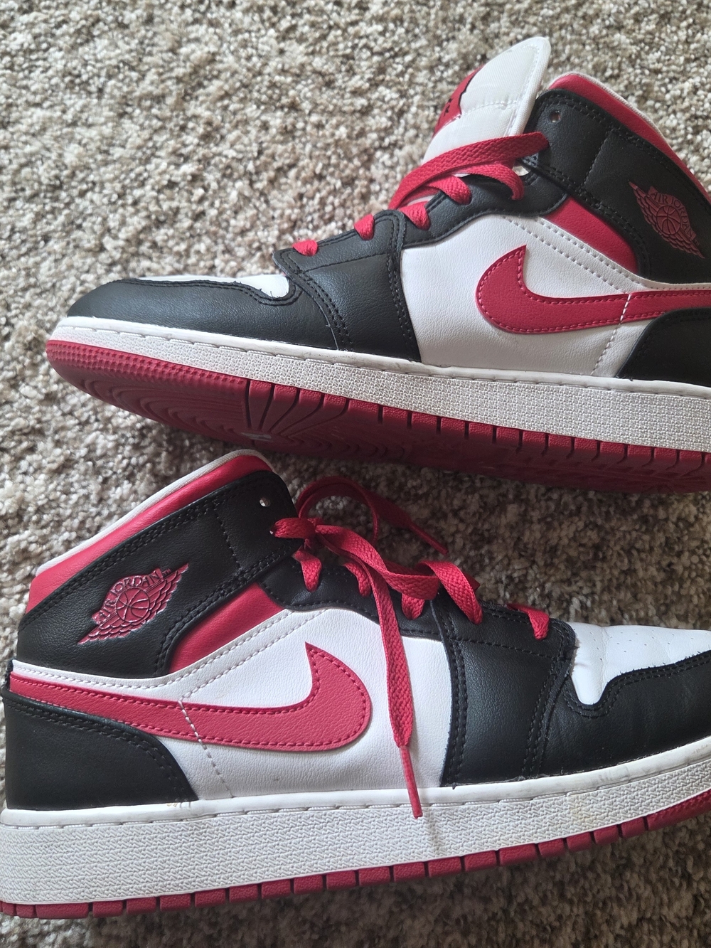 Kids 7Y Jordans in Black, White & Red